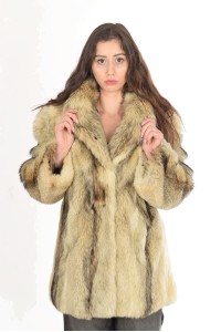 Palton extravagant de lup